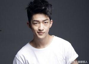 屈楚萧资料,从青春偶像到实力派演员的蜕变之路